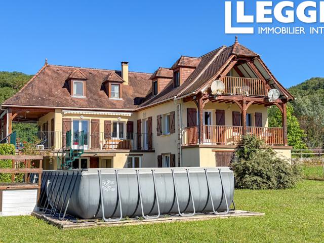 Dordogne et village à pied: grande maison avec piscine et appartement d’amis