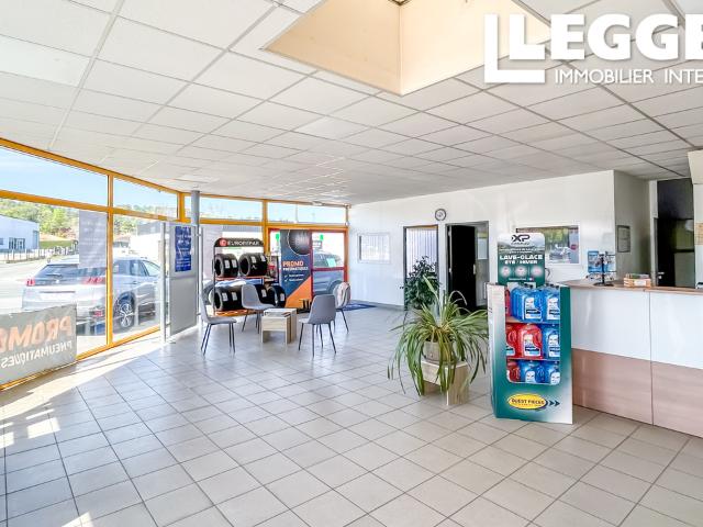 Dordogne: Marsac sur l'Isle ensemble immobilier loué avec 1 local commercial, 1 station service et 1 maison