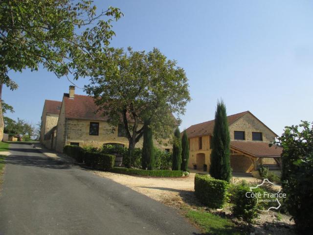 DORDOGNE SARLAT LA CANEDA: ENSEMBLE IMMOBILIER DE GITES