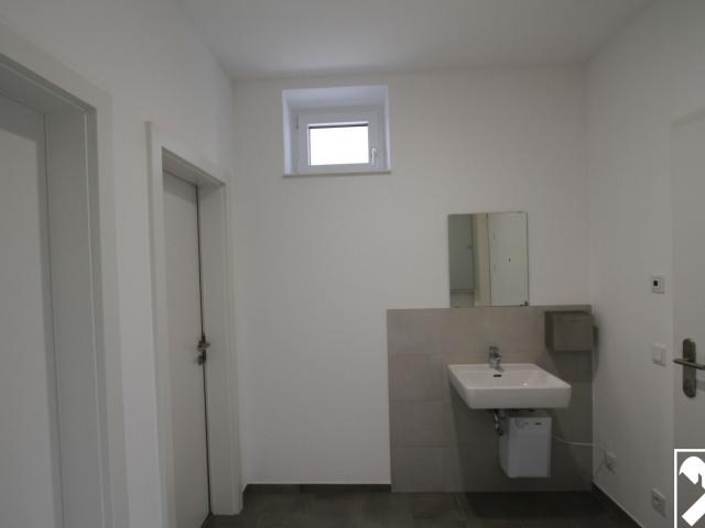 Dorf Leben Attraktives 64 m² Geschäftslokal / Büro / Praxis + 14 m² Lager
