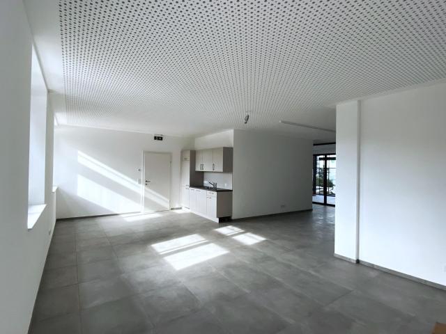 Dorf Leben Attraktives 64 m² Geschäftslokal / Büro / Praxis + 14 m² Lager