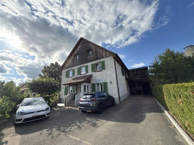 Dorfhaus zum Verkauf mit 2 Wohnungen in Charmoille