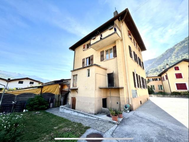 Dorfhaus in Grône mit mehreren Wohnungen