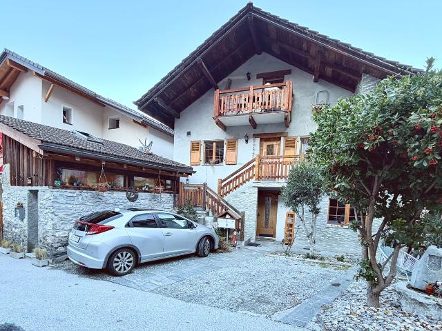 Dorfhaus mit 3 Wohnungen