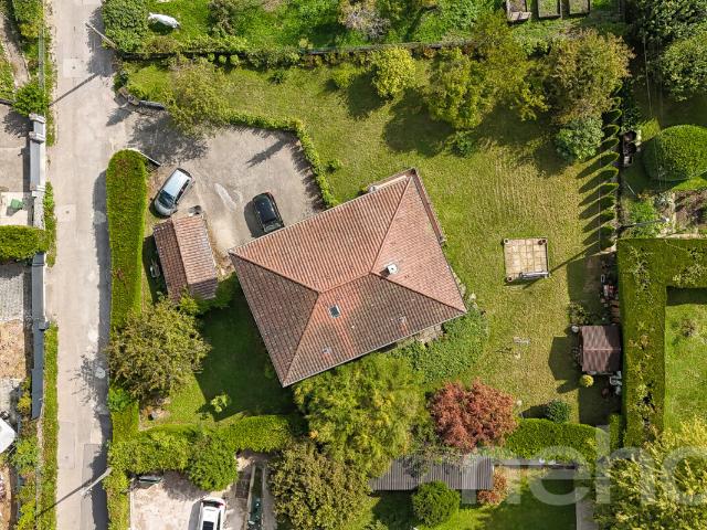 Dorfhaus mit 2 Wohnungen mit Umwandlungspotenzial
