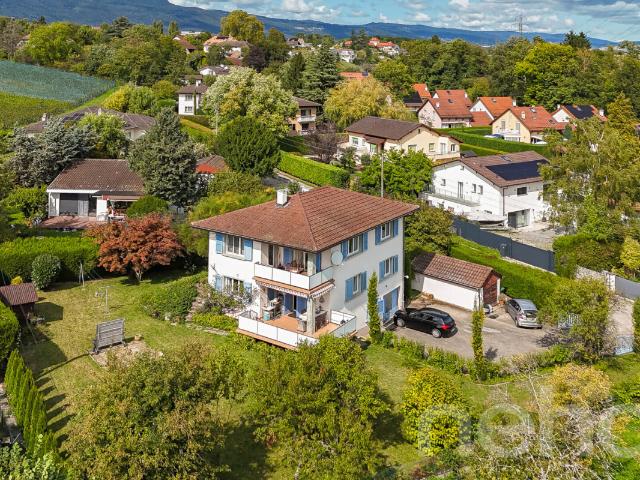 Dorfhaus mit 2 Wohnungen mit Umwandlungspotenzial