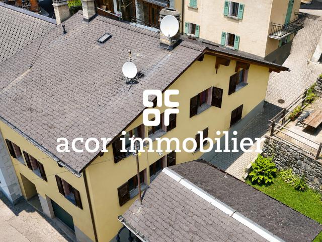 Dorfhaus mit zwei 4,5 Zimmer Wohnungen in Liddes