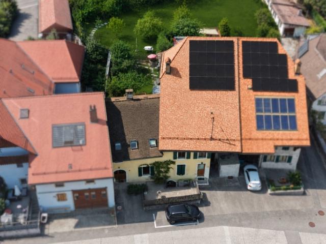 Dorfhaus mit zwei Wohnungen im Herzen von Rances