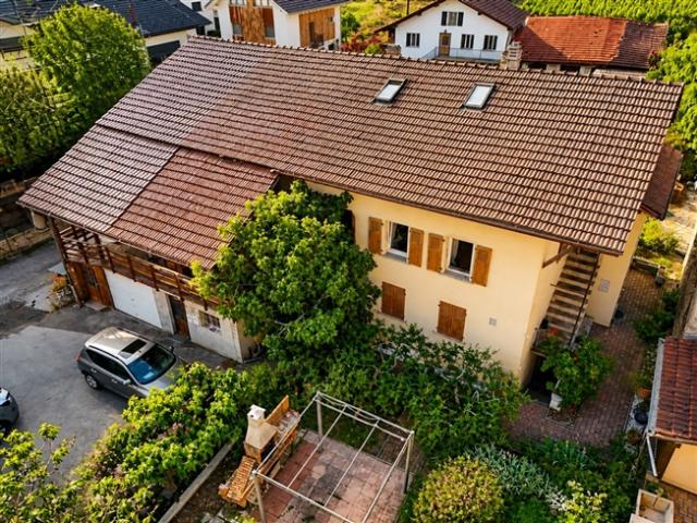 Dorfhaus mit zwei Wohnungen und Scheune mit großem Potenzial
