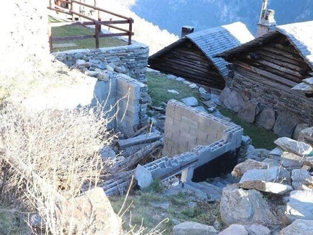 Dorfrustico zum Ausbauen an sehr ruhiger, sonniger Aussichtslage / rustic to build to new very sunny, quiet with beautiful view