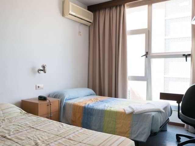 Dormitorio con baño en residencia grande en Ciudad Universitaria