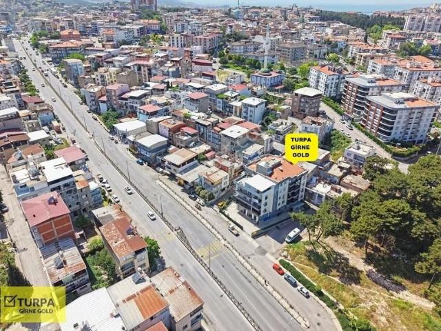 Dostluk Bulvarında,araç Park Sıkıntısı Olmayan Kiralık Dükkan