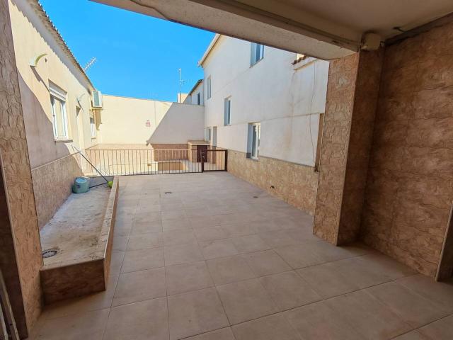 DOS CASAS CON PISCINA Y PATIO EN MORALEDA DE ZAFAYONA