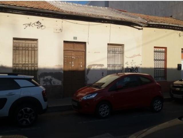 DOS CASAS CON TERRENO EN EL CORAZÓN DE LA FLORIDA !