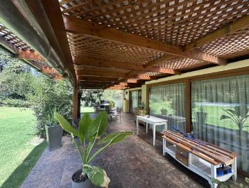 Dos casas en avenida chicureo, cercana a colegio s | 5 dormitorios por 18500.00 en Colina
