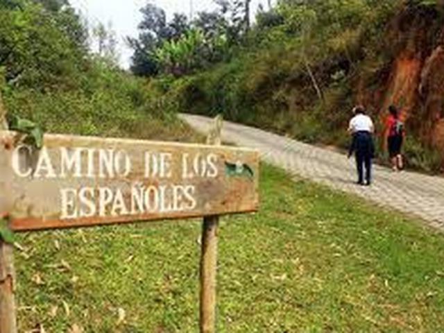 Dos Casas en venta con 5000m2 de terreno en La Pastora Caracas