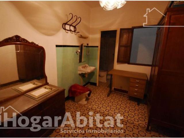 DOS CASAS JUNTAS CON DOS TERRAZAS PARA REFORMAR EN EL CENTRO