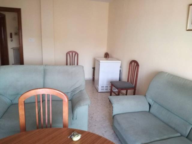 DOS HABITACIONES EN PISO ESTUDIANTES DE 4 DORMITORIOS/AMUEBLADO