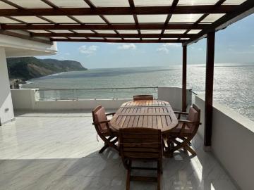 Dos Hemisferios Penthouse Condo: Se Vende Condominio Cerca del Mar, Frente al Mar y Frente al río en Bahia De Caraquez