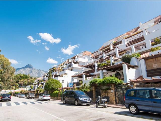 En venta plaza de aparcamiento en venta en la Milla de Oro Marbella