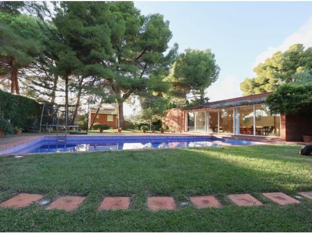 Dos viviendas independientes y piscina compartida