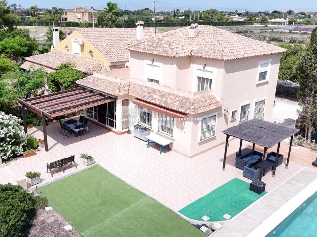 Dos Villas En La Misma Parcela Con 12 Dormitorios Ideal Para. 411m² Alicante