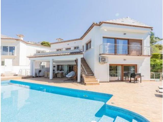 Dos villas en una ubicación privilegiada: el doble de privacidad, vistas y exclusividad