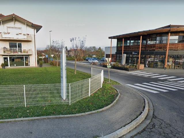 DOUVAINE /Exclusivité Local commercial de 142 m 2 + terrasse de 42 m2