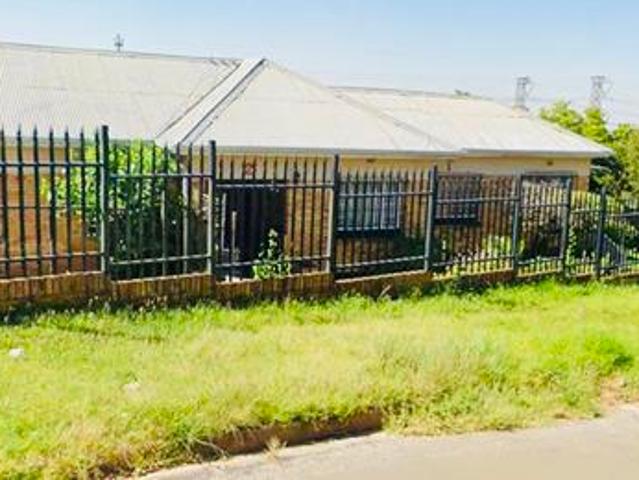 double & corner stand 3 bedroom hous.