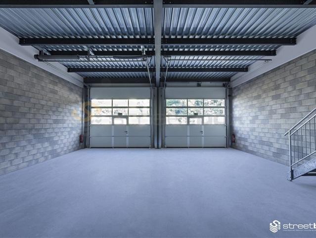 Double box de 230m2 sur 2 niveaux à louer !