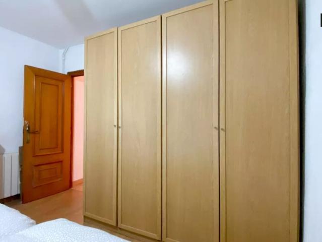 Double bed in Room in a shared 3 bedroom apartment for rent in Cabanyal Canyamelar, perfect for students and professionals