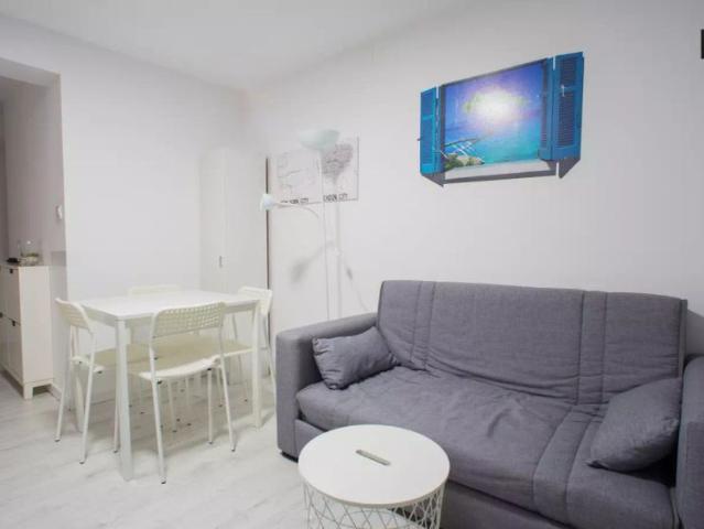 Double bed in Room in a shared 3 bedroom apartment for rent in Aiora, Valencia
