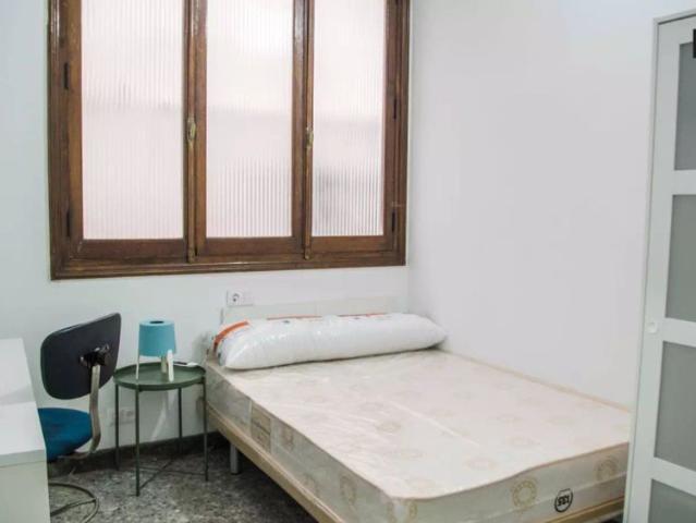 Double bed in Room in a shared 10 bedroom apartment for rent in Sant Francesc, only students