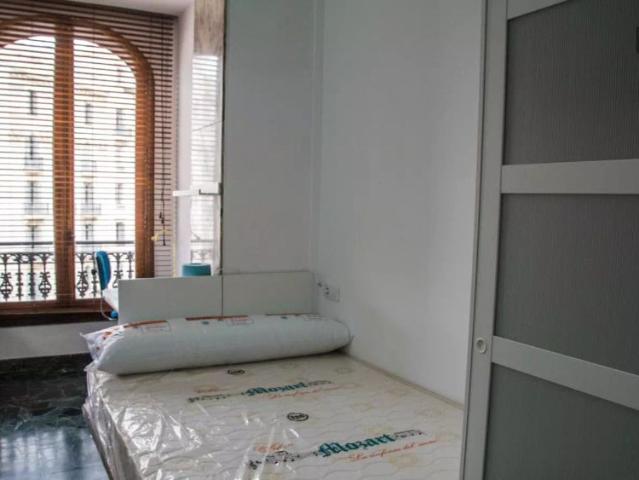 Double bed in Room in a shared 10 bedroom apartment for rent in Sant Francesc, only students