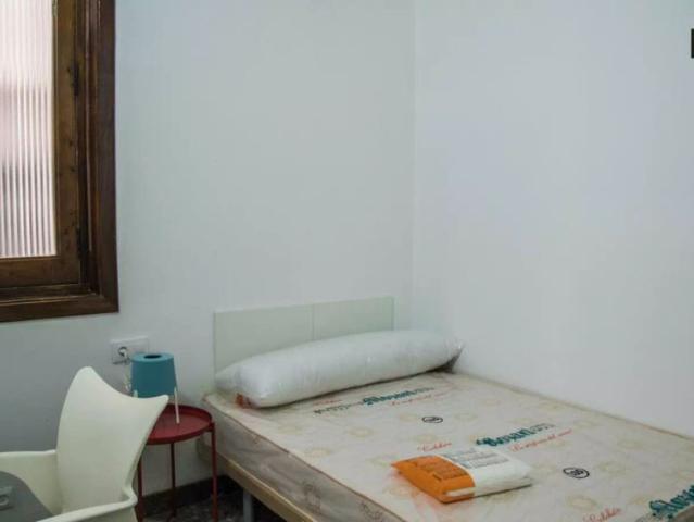 Double bed in Room in a shared 10 bedroom apartment for rent in Sant Francesc, only students