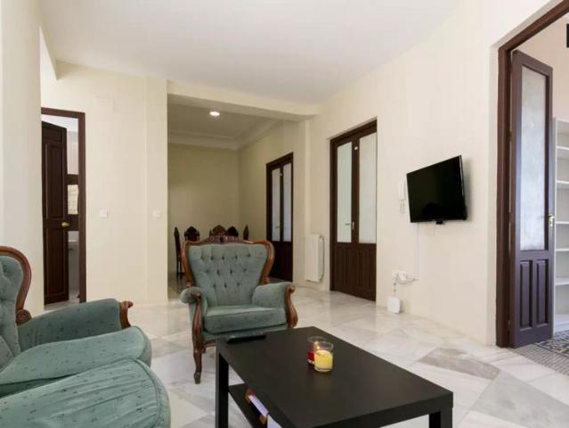 Double bed in Room in a shared 10 bedroom apartment for rent in Pajaritos for professionals and students