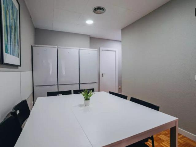 Double bed in Room in a shared 15 bedroom apartment for rent in Gaztambide