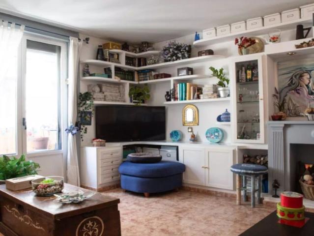 Double bed in Room in a shared 2 bedroom apartment for rent in Embajadores, only females