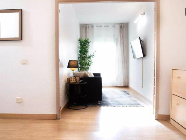 Double bed in Room in a shared 4 bedroom apartment for rent in Alcalá de Henares, professionals and students allowed