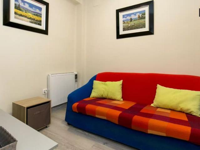 Double bed in Room in a shared 4 bedroom apartment for rent in Angustias Chana Encina