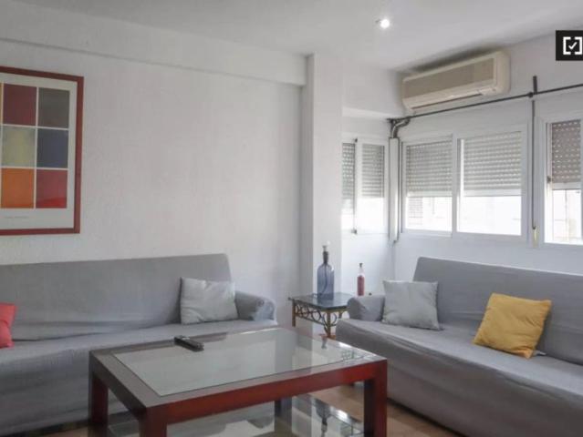 Double bed in Room in a shared 4 bedroom apartment for rent in Fontarrón, perfectly suited for professionals and students