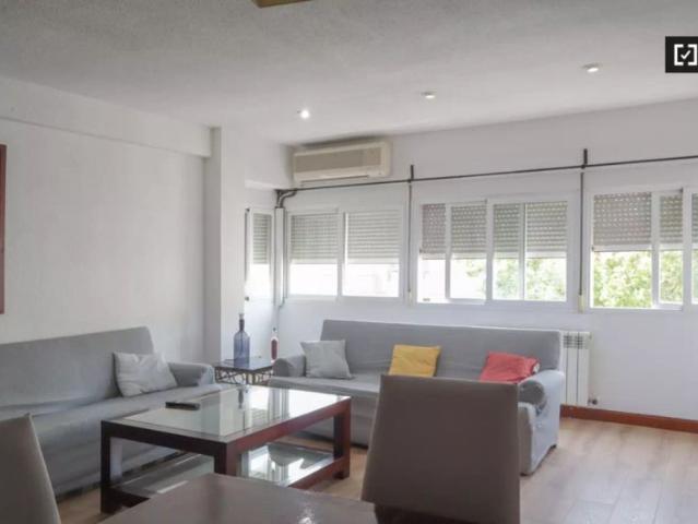 Double bed in Room in a shared 4 bedroom apartment for rent in Fontarrón, perfectly suited for professionals and students