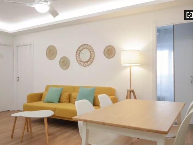 Double bed in Room in a shared 4 bedroom apartment for rent in Getafe, bills included, only students
