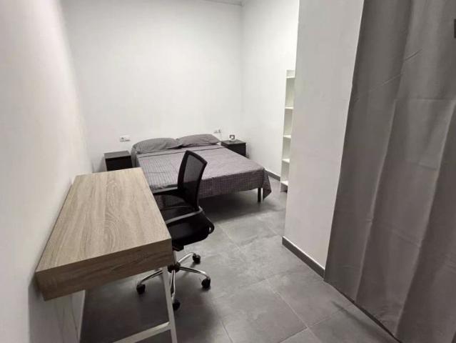 Single Bed in Room in a shared 4 bedroom apartment for rent in La Torrassa, bills included