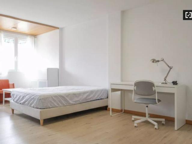 Double bed in Room in a shared 4 bedroom apartment for rent in Leganés, perfect for professionals and students