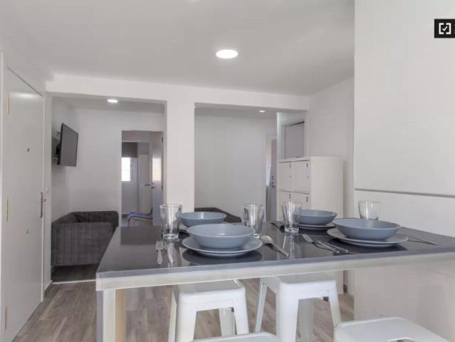 Double bed in Room in a shared 4 bedroom apartment for rent in Morvedre, professionals only