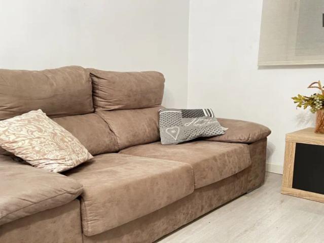Double bed in Room in a shared 4 bedroom apartment for rent in Nou Moles, no smoking allowed