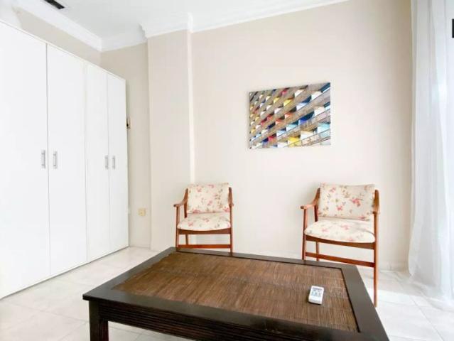 Double bed in Room in a shared 4 bedroom apartment for rent in Russafa, all bills included, professionals only