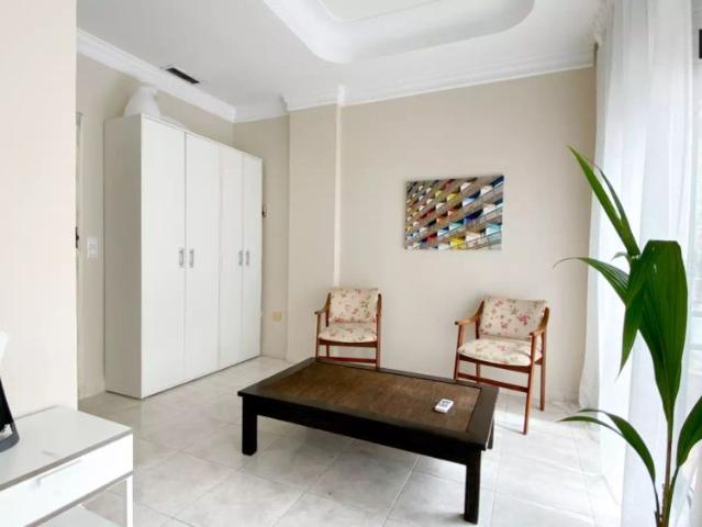 Double bed in Room in a shared 4 bedroom apartment for rent in Russafa, all bills included, professionals only