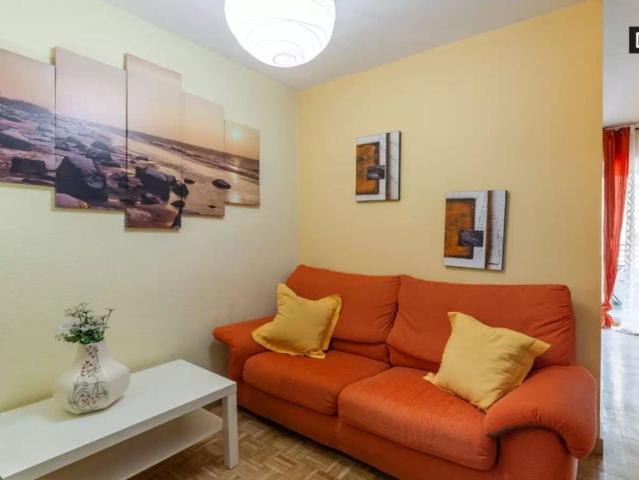 Double bed in Room in a shared 5 bedroom apartment for rent in Alcalá de Henares
